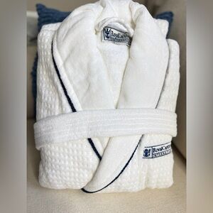 NWT Vintage Royal Caribbean White Bathrobe with Navy Piping